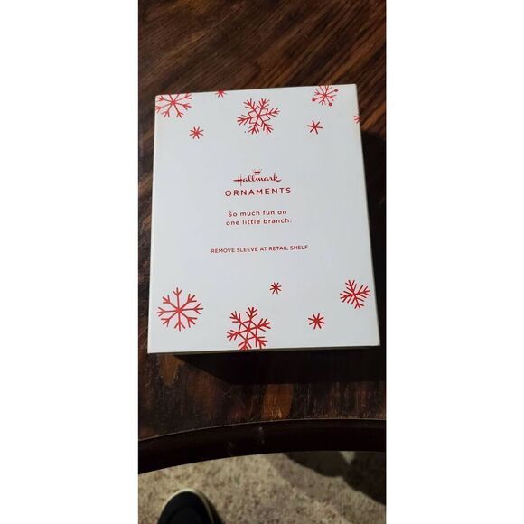 NEW IN BOX MINI HALLMARK DISNEY PRINCESSES ORNAMENTS - Picture 3 of 4